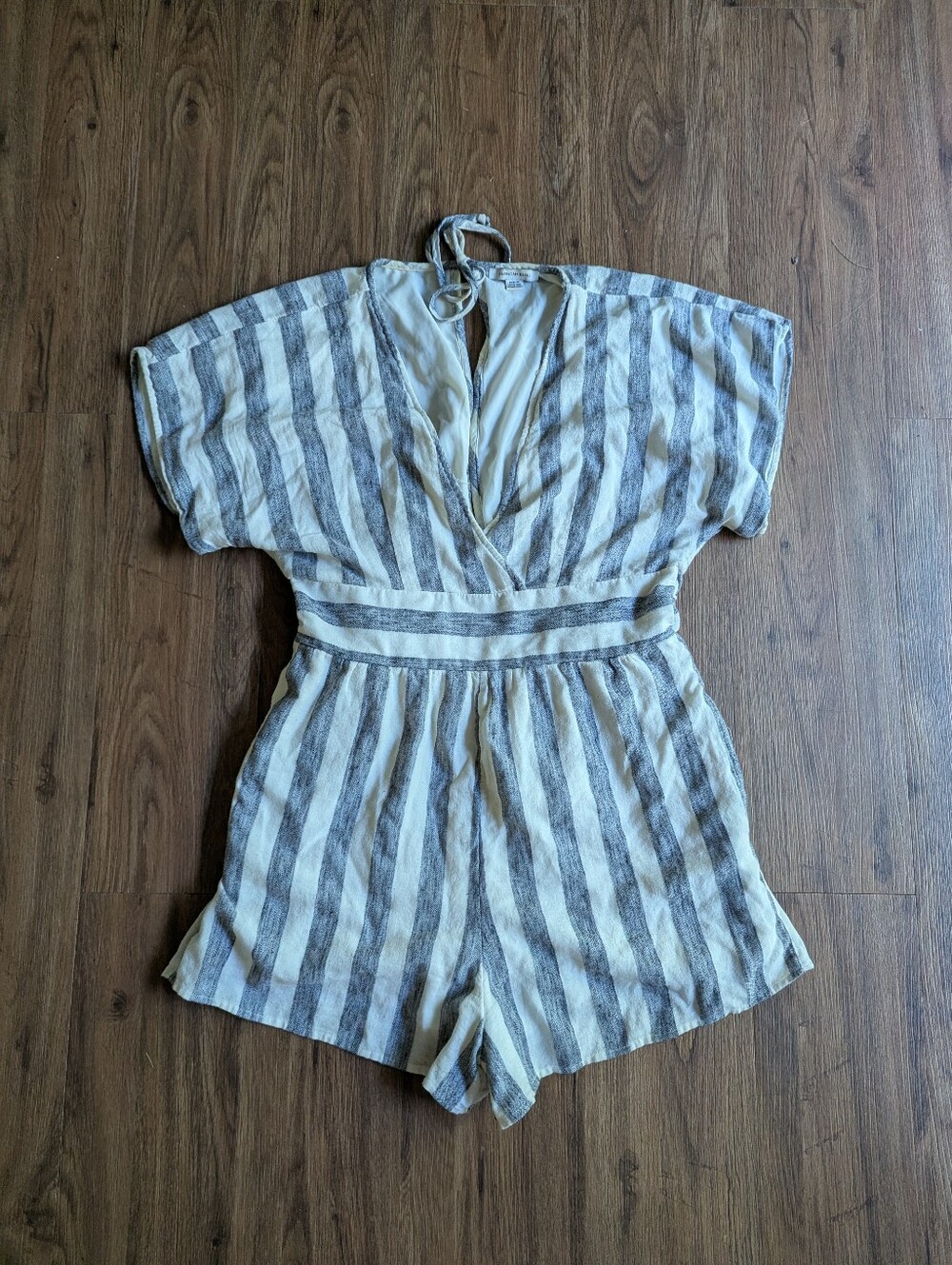 American Eagle Outfitters Cream & Blue Striped V-Neck Romper Tie Back Sz M